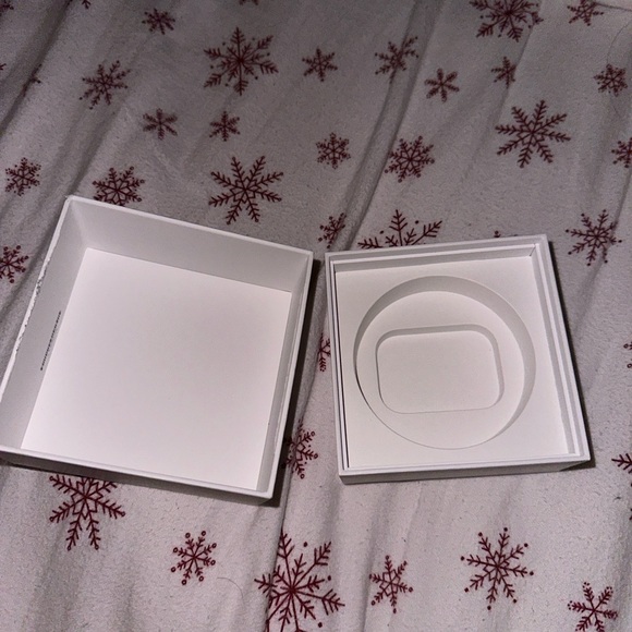 Empty Airpods Pro box! - Picture 4 of 5
